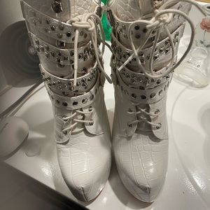 Doll kills boots white well designed with metal throughout